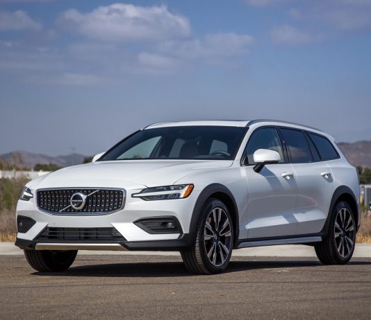 2023 Volvo V60 Cross Country: Premium Wagon is a Cut Above!