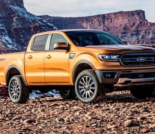 2023 Ford Ranger SuperCrew XLT: Great for Work and Play!